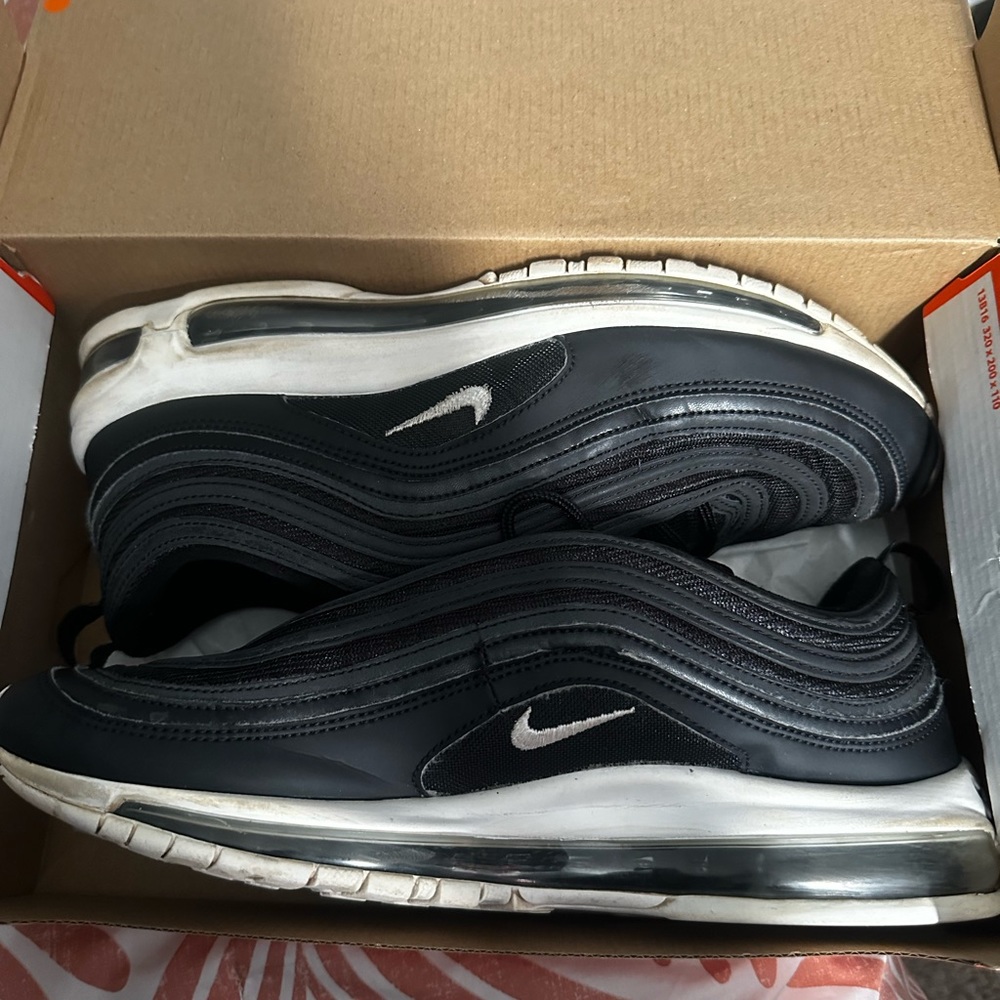 Air maxes